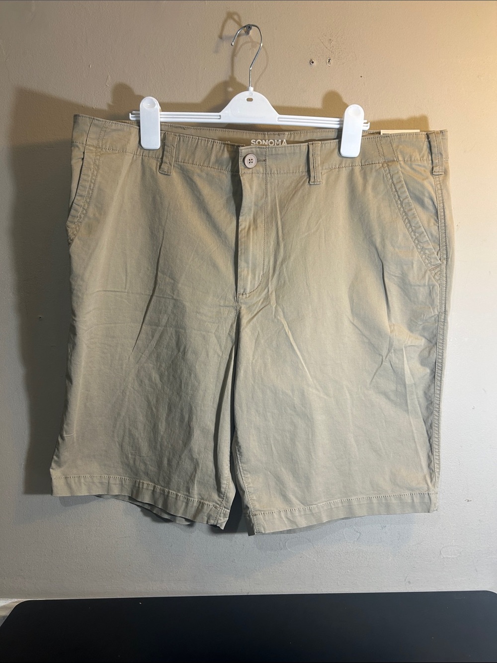 SONOMA Men's Flat Front Shorts - Light Khaki Size 42.
